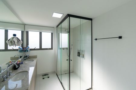 Apartamento para alugar com 240m², 3 quartos e 3 vagas Apartamento para alugar com 240m², 3 quartos e 3 vagasBanheiro da Suíte 1