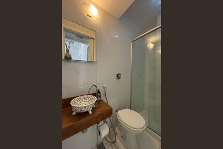 Apartamento para alugar com 75m², 2 quartos e sem vaga Apartamento para alugar com 75m², 2 quartos e sem vagaBanheiro social