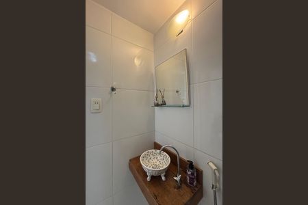 Apartamento para alugar com 75m², 2 quartos e sem vaga Apartamento para alugar com 75m², 2 quartos e sem vagaBanheiro social