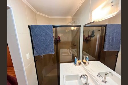 Apartamento à venda com 189m², 4 quartos e 4 vagasBanheiro da Suíte 1