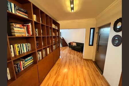 Apartamento à venda com 189m², 4 quartos e 4 vagasCorredor