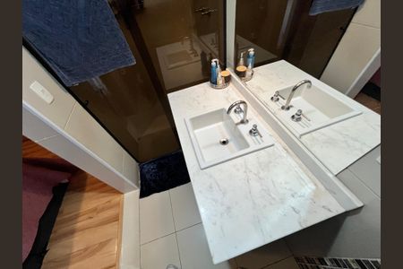 Apartamento à venda com 189m², 4 quartos e 4 vagasBanheiro da Suíte 1