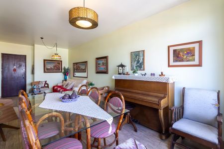 Apartamento à venda com 100m², 2 quartos e 1 vaga Apartamento à venda com 100m², 2 quartos e 1 vagaSala