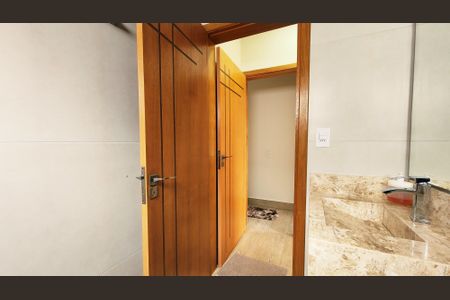 Casa à venda com 190m², 3 quartos e 5 vagasBanheiro da Suíte 1