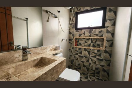 Casa à venda com 190m², 3 quartos e 5 vagasBanheiro da Suíte 1