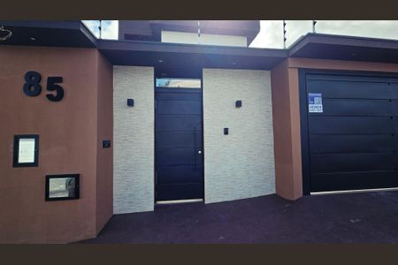 Casa à venda com 190m², 3 quartos e 5 vagasFachada