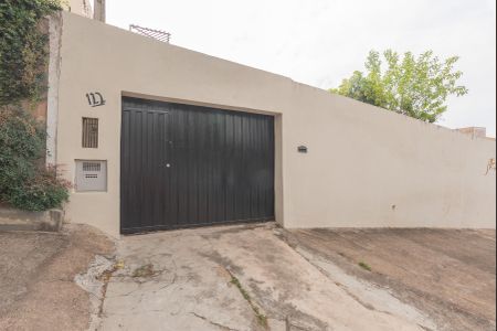 Casa à venda com 114m², 2 quartos e 1 vaga Casa à venda com 114m², 2 quartos e 1 vagaFachada