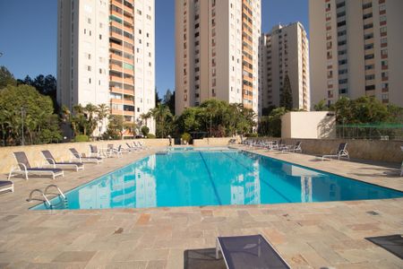 Apartamento à venda com 182m², 4 quartos e 1 vaga Apartamento à venda com 182m², 4 quartos e 1 vagaÁrea comum - Piscina