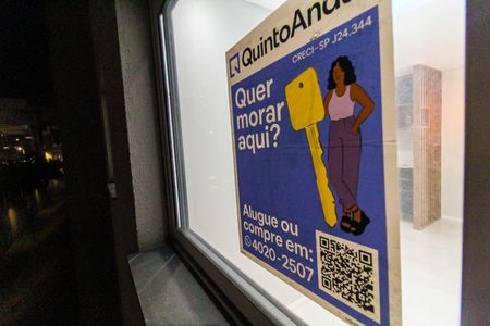 Apartamento à venda com 37m², 2 quartos e sem vaga Apartamento à venda com 37m², 2 quartos e sem vagaPlaquinha na janela