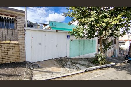 Casa à venda com 143m², 2 quartos e 5 vagas Casa à venda com 143m², 2 quartos e 5 vagasFachada