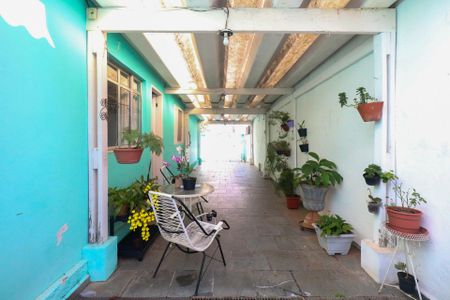 Casa à venda com 143m², 2 quartos e 5 vagas Casa à venda com 143m², 2 quartos e 5 vagasQuintal e Garagem