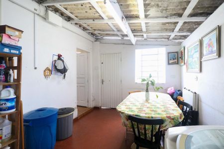 Casa à venda com 143m², 2 quartos e 5 vagas Casa à venda com 143m², 2 quartos e 5 vagasÁrea de Serviço