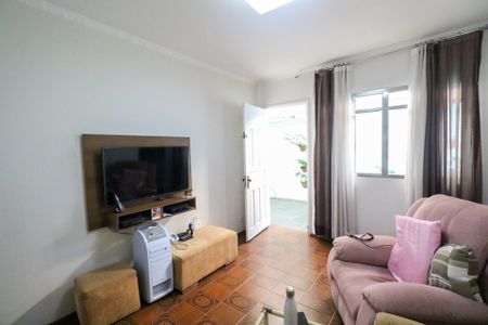 Casa à venda com 143m², 2 quartos e 5 vagas Casa à venda com 143m², 2 quartos e 5 vagasSala