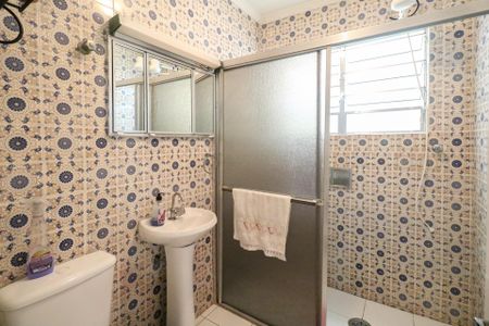 Casa à venda com 143m², 2 quartos e 5 vagas Casa à venda com 143m², 2 quartos e 5 vagasBanheiro de Serviço