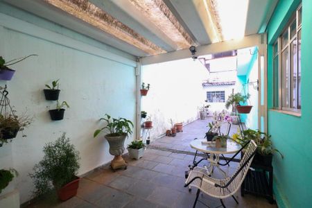 Casa à venda com 143m², 2 quartos e 5 vagas Casa à venda com 143m², 2 quartos e 5 vagasQuintal e Garagem