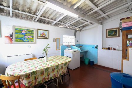 Casa à venda com 143m², 2 quartos e 5 vagas Casa à venda com 143m², 2 quartos e 5 vagasÁrea de Serviço