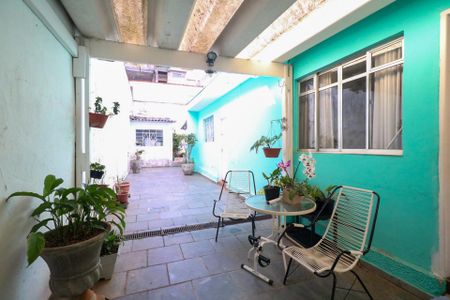 Casa à venda com 143m², 2 quartos e 5 vagas Casa à venda com 143m², 2 quartos e 5 vagasQuintal e Garagem