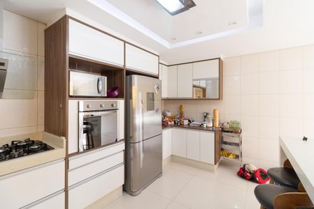 Casa para alugar com 290m², 3 quartos e 2 vagas Casa para alugar com 290m², 3 quartos e 2 vagasCozinha