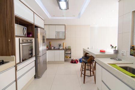 Casa para alugar com 290m², 3 quartos e 2 vagas Casa para alugar com 290m², 3 quartos e 2 vagasCozinha