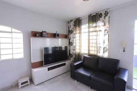 Casa de condomínio à venda com 125m², 3 quartos e 2 vagasSala