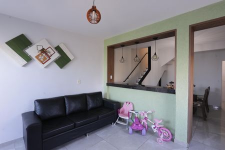 Casa de condomínio à venda com 125m², 3 quartos e 2 vagasSala