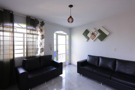 Casa de condomínio à venda com 125m², 3 quartos e 2 vagasSala