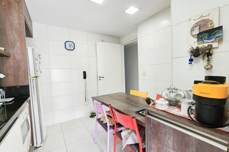 Apartamento à venda com 125m², 3 quartos e 2 vagasCozinha