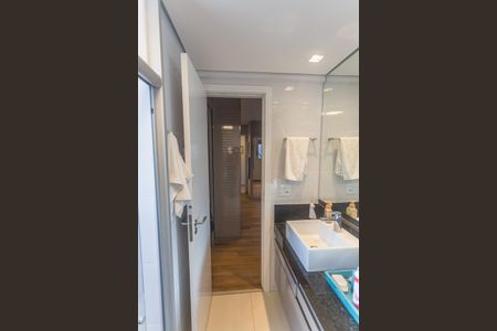 Apartamento à venda com 227m², 3 quartos e 3 vagasBanheiro da Suíte