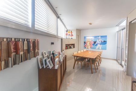 Apartamento à venda com 227m², 3 quartos e 3 vagasSala 2
