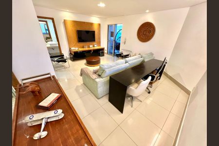 Apartamento à venda com 243m², 4 quartos e 2 vagasSala 2