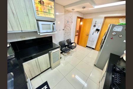 Apartamento à venda com 243m², 4 quartos e 2 vagasCozinha