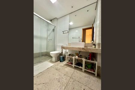 Apartamento à venda com 243m², 4 quartos e 2 vagasBanheiro da Suíte