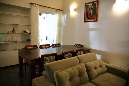 Casa à venda com 150m², 3 quartos e 2 vagasSala