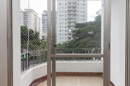 Apartamento à venda com 65m², 2 quartos e 1 vaga Apartamento à venda com 65m², 2 quartos e 1 vagaVaranda