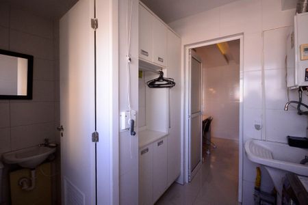 Apartamento à venda com 144m², 3 quartos e 2 vagas Apartamento à venda com 144m², 3 quartos e 2 vagasÁrea de Serviço