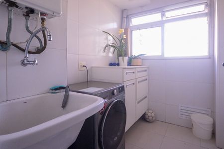 Apartamento à venda com 144m², 3 quartos e 2 vagas Apartamento à venda com 144m², 3 quartos e 2 vagasÁrea de Serviço