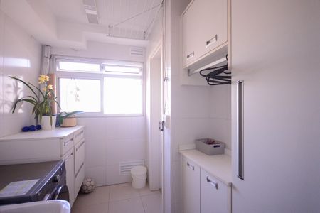 Apartamento à venda com 144m², 3 quartos e 2 vagas Apartamento à venda com 144m², 3 quartos e 2 vagasÁrea de Serviço