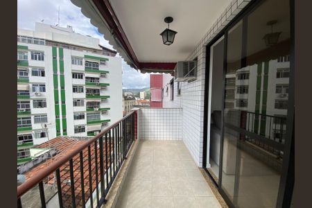 Apartamento à venda com 94m², 3 quartos e 2 vagas Apartamento à venda com 94m², 3 quartos e 2 vagasVaranda