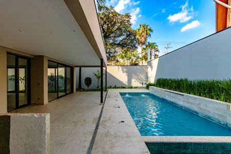 Casa à venda com 550m², 4 quartos e 4 vagas Casa à venda com 550m², 4 quartos e 4 vagasFoto 02