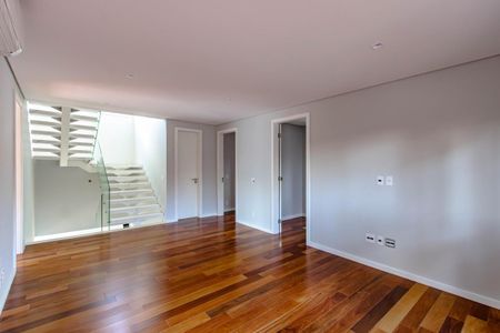 Casa à venda com 550m², 4 quartos e 4 vagas Casa à venda com 550m², 4 quartos e 4 vagasFoto 14