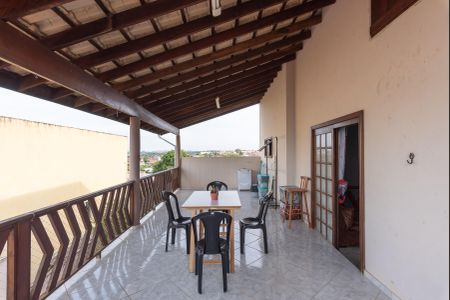 Casa à venda com 199m², 3 quartos e 4 vagas Casa à venda com 199m², 3 quartos e 4 vagasVaranda