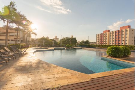 Apartamento à venda com 80m², 3 quartos e 2 vagas Apartamento à venda com 80m², 3 quartos e 2 vagasÁrea comum - Piscina