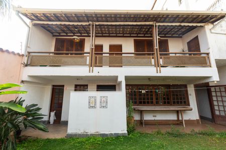 Casa para alugar com 300m², 3 quartos e 3 vagas Casa para alugar com 300m², 3 quartos e 3 vagasÁrea Externa