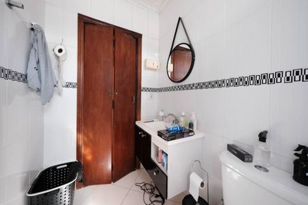 Casa à venda com 237m², 4 quartos e 1 vagaBanheiro
