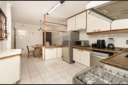 Casa à venda com 225m², 3 quartos e 4 vagas