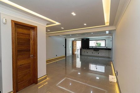 Casa à venda com 170m², 3 quartos e 4 vagas