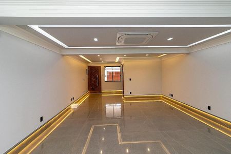 Casa à venda com 170m², 3 quartos e 4 vagas