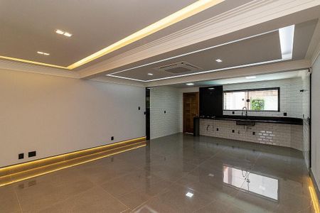 Casa à venda com 170m², 3 quartos e 4 vagas