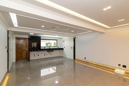 Casa à venda com 170m², 3 quartos e 4 vagas