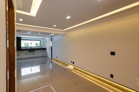 Casa à venda com 170m², 3 quartos e 4 vagas